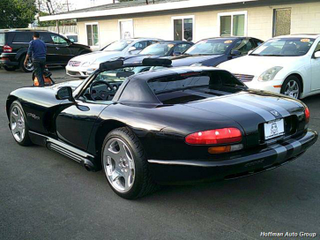 Illustration for article titled For $25,995, Might It Be Time To Buy This 1994 Dodge Viper RT/10?